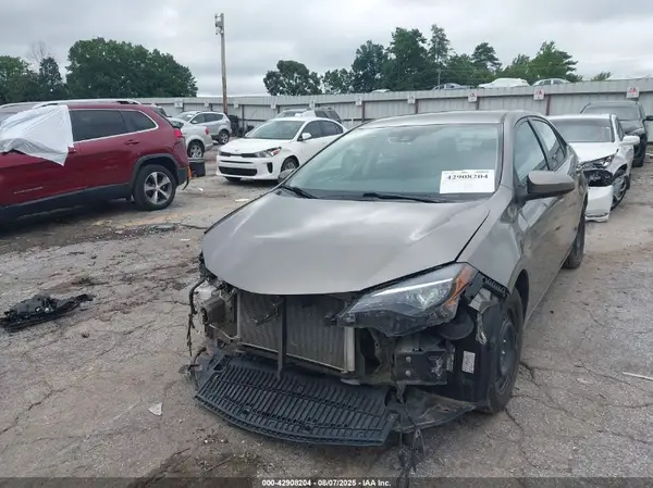 5YFBURHE5JP740636 2018 TOYOTA COROLLA - Image 2