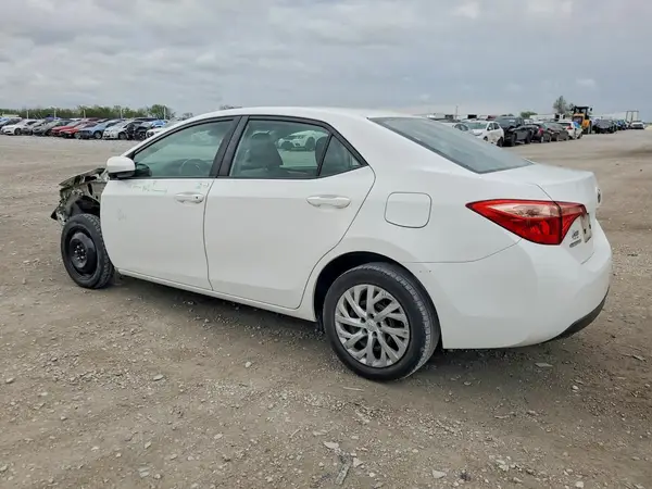 5YFBURHE5JP742032 2018 TOYOTA COROLLA - Image 2