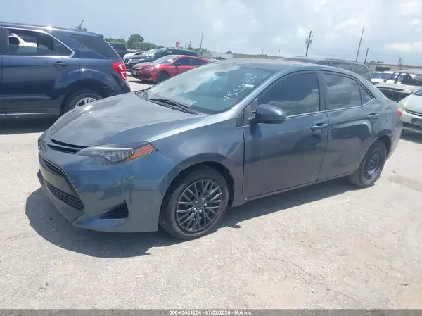 5YFBURHE5JP743343 2018 TOYOTA COROLLA - Image 2