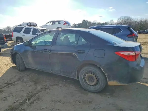 5YFBURHE5JP743553 2018 TOYOTA COROLLA - Image 2