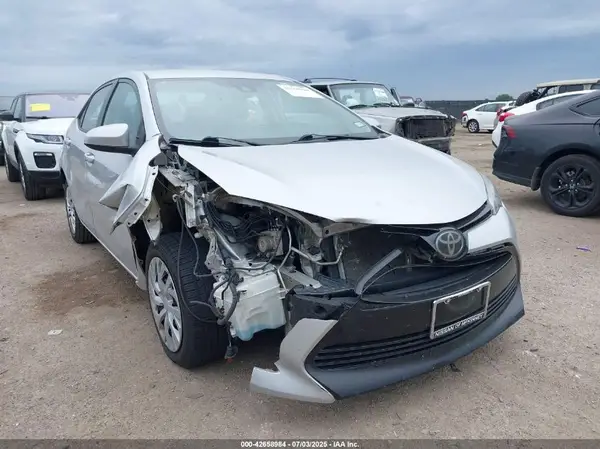 5YFBURHE5JP744251 2018 TOYOTA COROLLA - Image 1