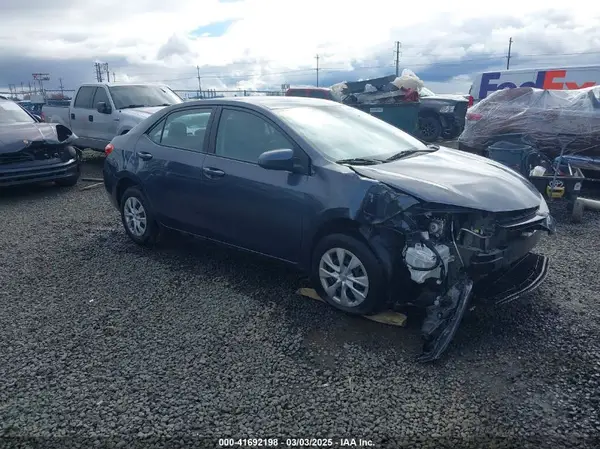 5YFBURHE5JP746680 2018 TOYOTA COROLLA - Image 1