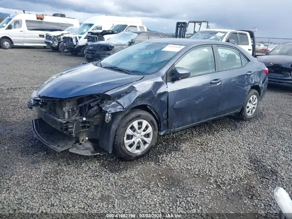 5YFBURHE5JP746680 2018 TOYOTA COROLLA - Image 2