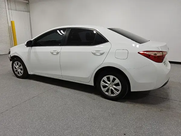 5YFBURHE5JP748168 2018 TOYOTA COROLLA - Image 2