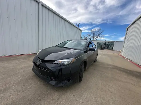 5YFBURHE5JP748218 2018 TOYOTA COROLLA - Image 2