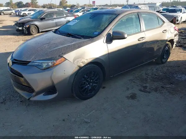 5YFBURHE5JP748865 2018 TOYOTA COROLLA - Image 2