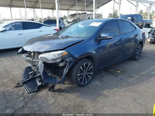 5YFBURHE5JP748901 2018 TOYOTA COROLLA - Image 2