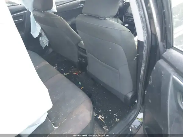 5YFBURHE5JP749000 2018 TOYOTA COROLLA - Image 8