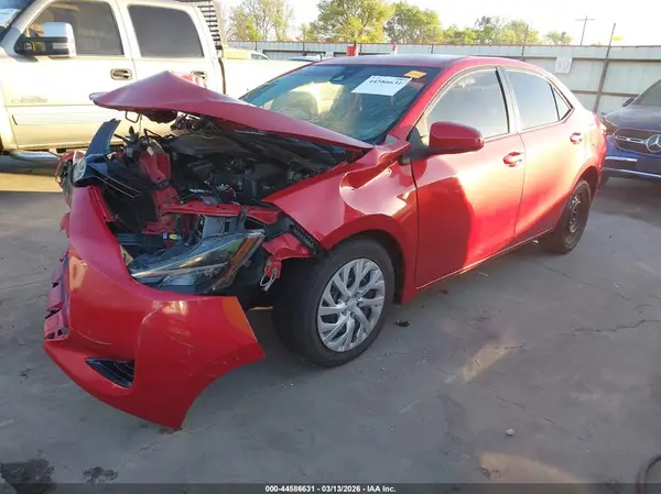 5YFBURHE5JP749059 2018 TOYOTA COROLLA - Image 2
