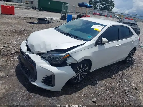 5YFBURHE5JP751099 2018 TOYOTA COROLLA - Image 2