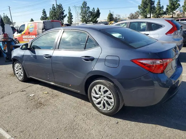 5YFBURHE5JP752107 2018 TOYOTA COROLLA - Image 2