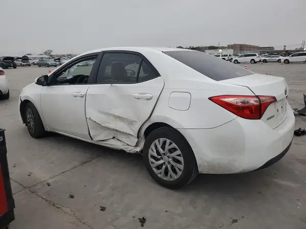 5YFBURHE5JP754830 2018 TOYOTA COROLLA - Image 2