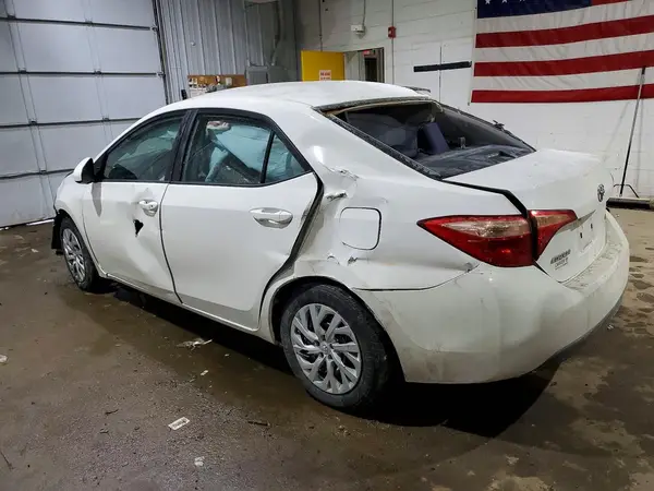 5YFBURHE5JP755475 2018 TOYOTA COROLLA - Image 2