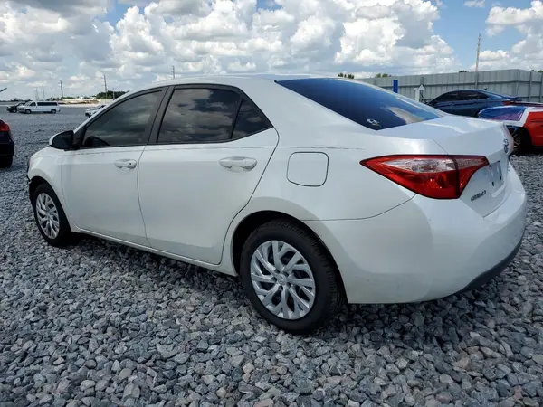 5YFBURHE5JP756335 2018 TOYOTA COROLLA - Image 2