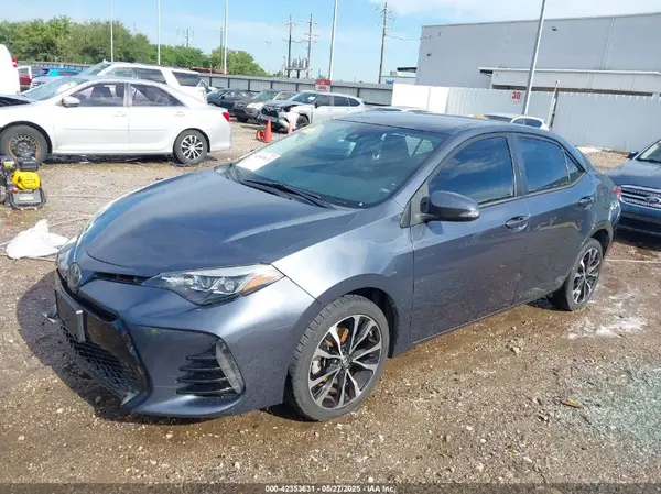 5YFBURHE5JP757095 2018 TOYOTA COROLLA - Image 2
