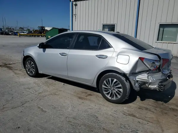 5YFBURHE5JP757548 2018 TOYOTA COROLLA - Image 2