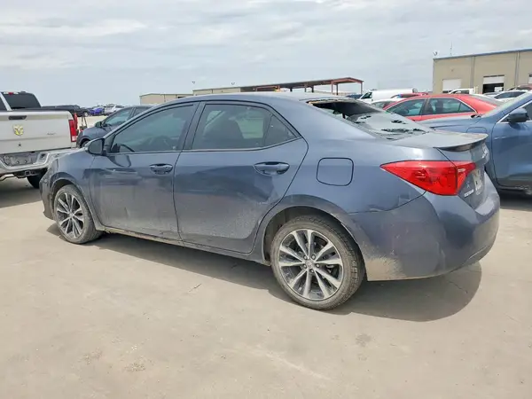 5YFBURHE5JP757887 2018 TOYOTA COROLLA - Image 2