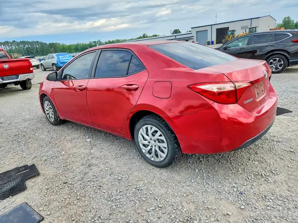 5YFBURHE5JP758098 2018 TOYOTA COROLLA - Image 2