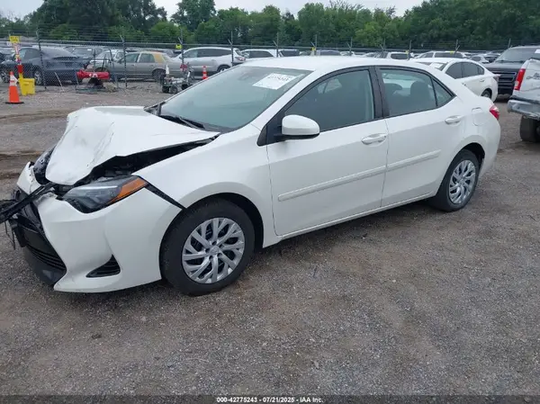 5YFBURHE5JP759588 2018 TOYOTA COROLLA - Image 2