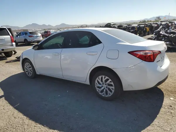 5YFBURHE5JP759915 2018 TOYOTA COROLLA - Image 2