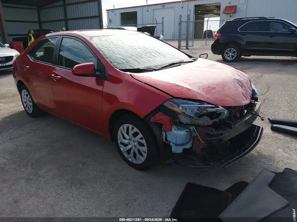 5YFBURHE5JP760725 2018 TOYOTA COROLLA - Image 1