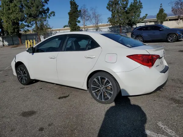 5YFBURHE5JP762149 2018 TOYOTA COROLLA - Image 2