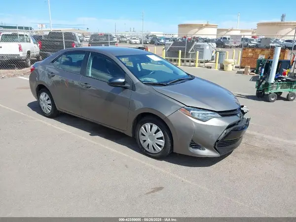 5YFBURHE5JP762927 2018 TOYOTA COROLLA - Image 1