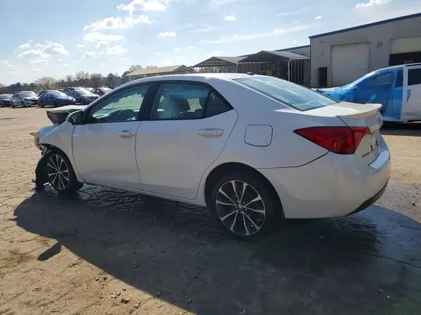 5YFBURHE5JP763222 2018 TOYOTA COROLLA - Image 2