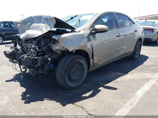 5YFBURHE5JP765021 2018 TOYOTA COROLLA - Image 2