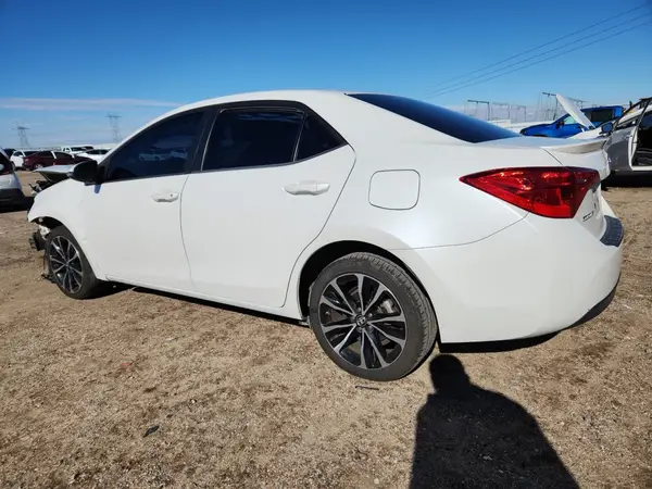 5YFBURHE5JP765178 2018 TOYOTA COROLLA - Image 2
