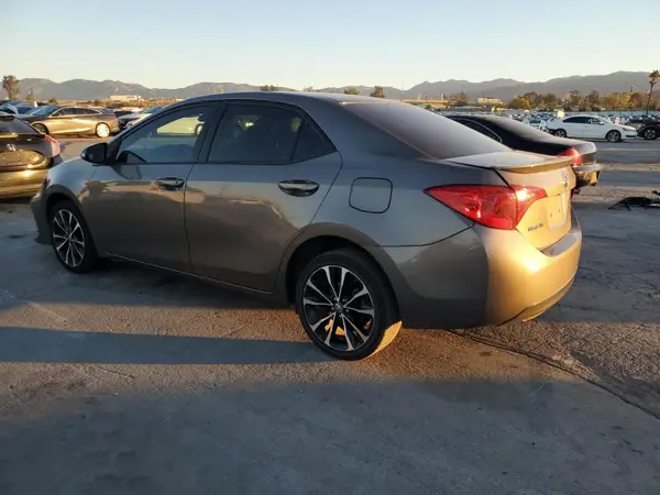 5YFBURHE5JP766380 2018 TOYOTA COROLLA - Image 2