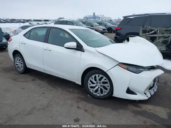 5YFBURHE5JP766461 2018 TOYOTA COROLLA - Image 1