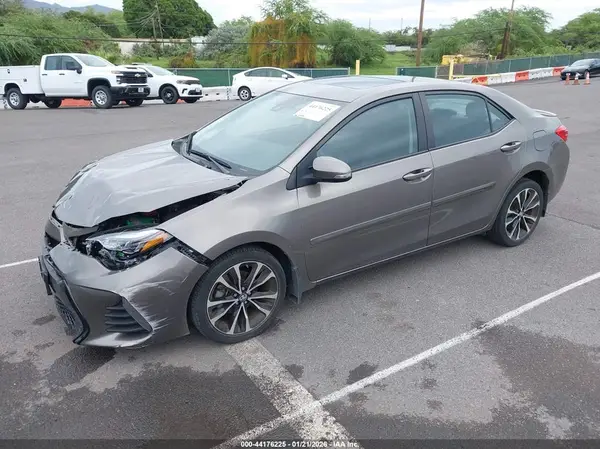 5YFBURHE5JP766914 2018 TOYOTA COROLLA - Image 2