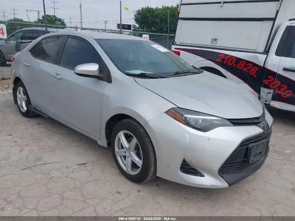 5YFBURHE5JP767156 2018 TOYOTA COROLLA - Image 1