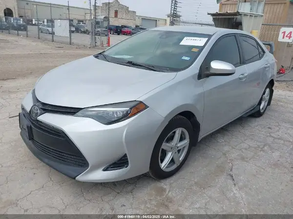 5YFBURHE5JP767156 2018 TOYOTA COROLLA - Image 2