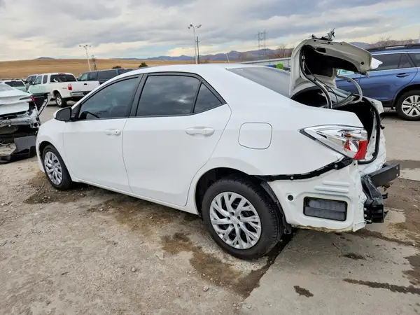5YFBURHE5JP767660 2018 TOYOTA COROLLA - Image 2