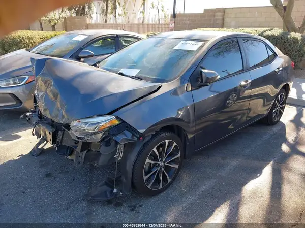 5YFBURHE5JP768047 2018 TOYOTA COROLLA - Image 2