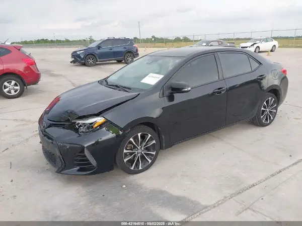 5YFBURHE5JP768422 2018 TOYOTA COROLLA - Image 2