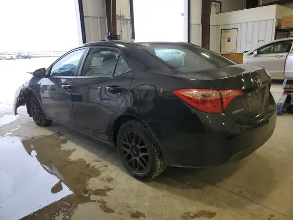 5YFBURHE5JP768761 2018 TOYOTA COROLLA - Image 2