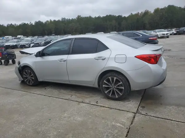5YFBURHE5JP768890 2018 TOYOTA COROLLA - Image 2