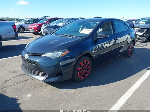 5YFBURHE5JP769795 2018 TOYOTA COROLLA - Image 2