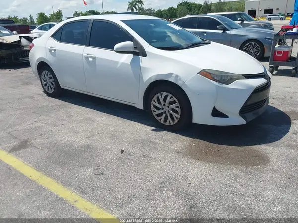 5YFBURHE5JP770798 2018 TOYOTA COROLLA - Image 1