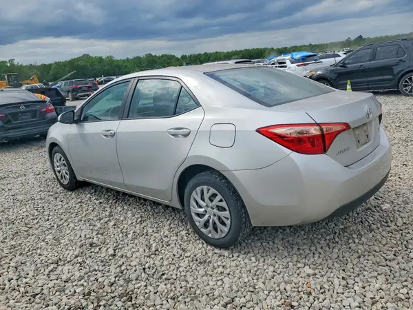 5YFBURHE5JP770834 2018 TOYOTA COROLLA - Image 2