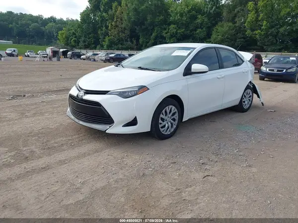 5YFBURHE5JP771742 2018 TOYOTA COROLLA - Image 2