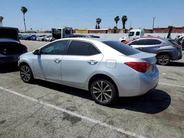 5YFBURHE5JP772390 2018 TOYOTA COROLLA - Image 2