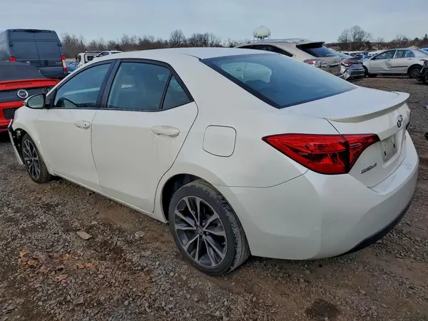 5YFBURHE5JP772552 2018 TOYOTA COROLLA - Image 2