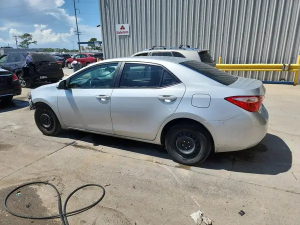 5YFBURHE5JP772910 2018 TOYOTA COROLLA - Image 2