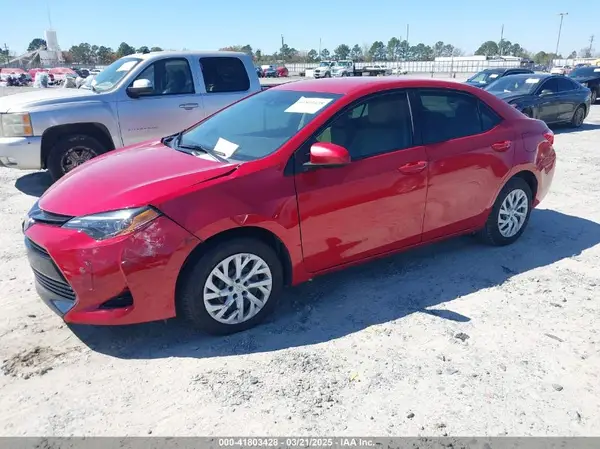 5YFBURHE5JP773166 2018 TOYOTA COROLLA - Image 2