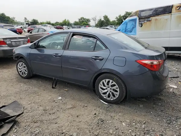 5YFBURHE5JP773832 2018 TOYOTA COROLLA - Image 2