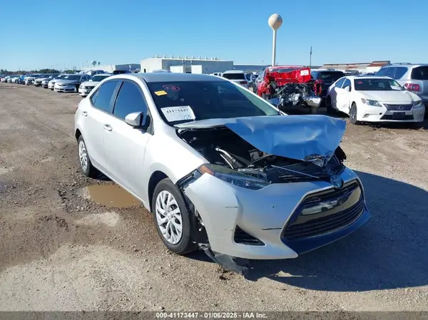 5YFBURHE5JP774317 2018 TOYOTA COROLLA - Image 1